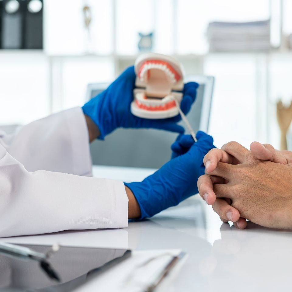Dentist,And,Patient,Discussion,About,Planned,Dental,Treatment,In,Dental